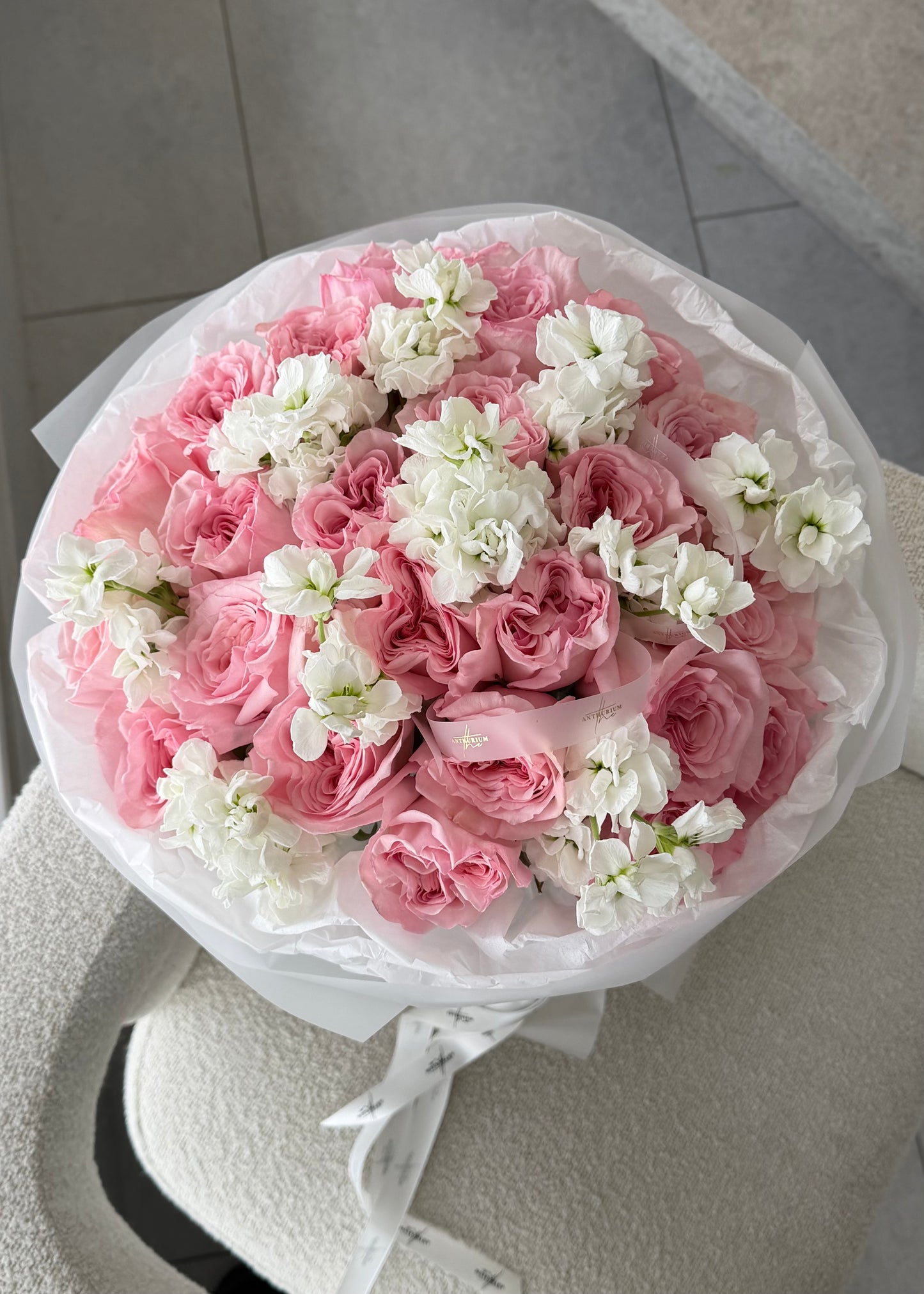 Duo-Bouquet of Stock and Perfumed Roses «Rose Milk»