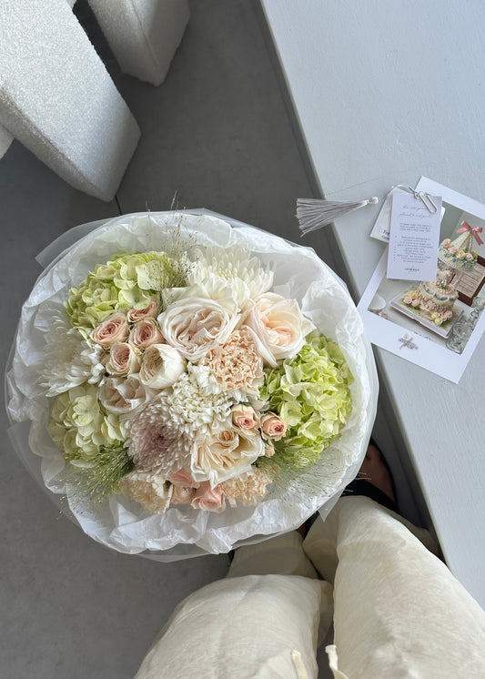Mixed Arrangement “Pistachio and Pearl”