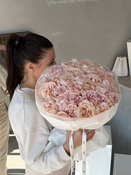 Mono-Bouquet of Roses “Powder Puff”