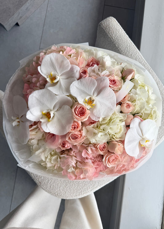 Mixed Bouquet “Heavenly Blush”