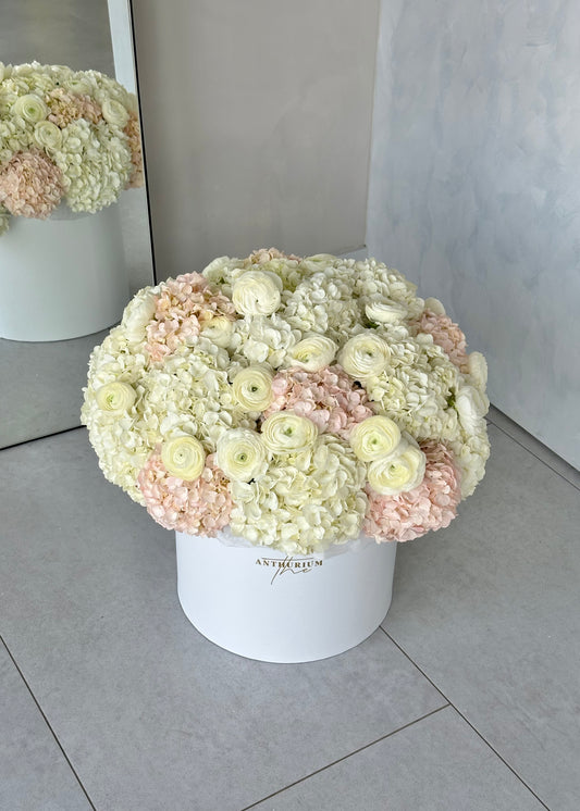 Box Arrangement “Delicate Touch”