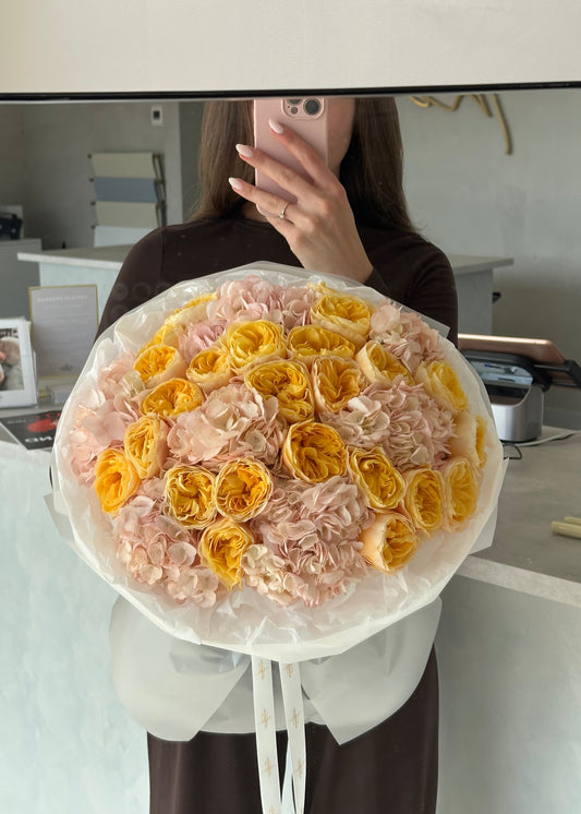 Duo of Roses and Hydrangeas