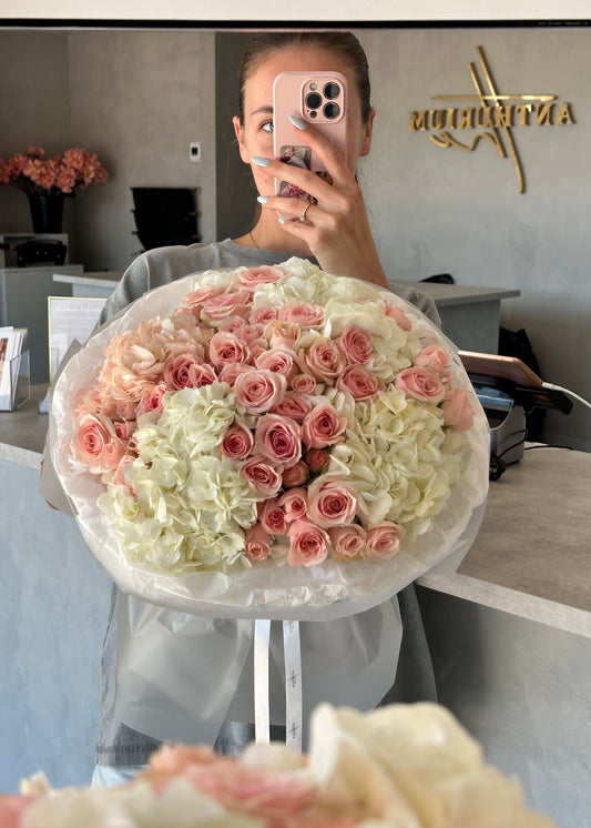 Duo of Hydrangeas and Spray Roses “Sweet Cloud”